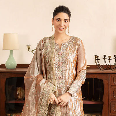 Why Handcrafted Embroidery Still Makes the Biggest Difference in Pakistani Luxury Pret